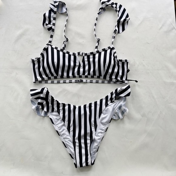 [Kendall & Kylie] NWT ruffle striped bikini large - Picture 9 of 14